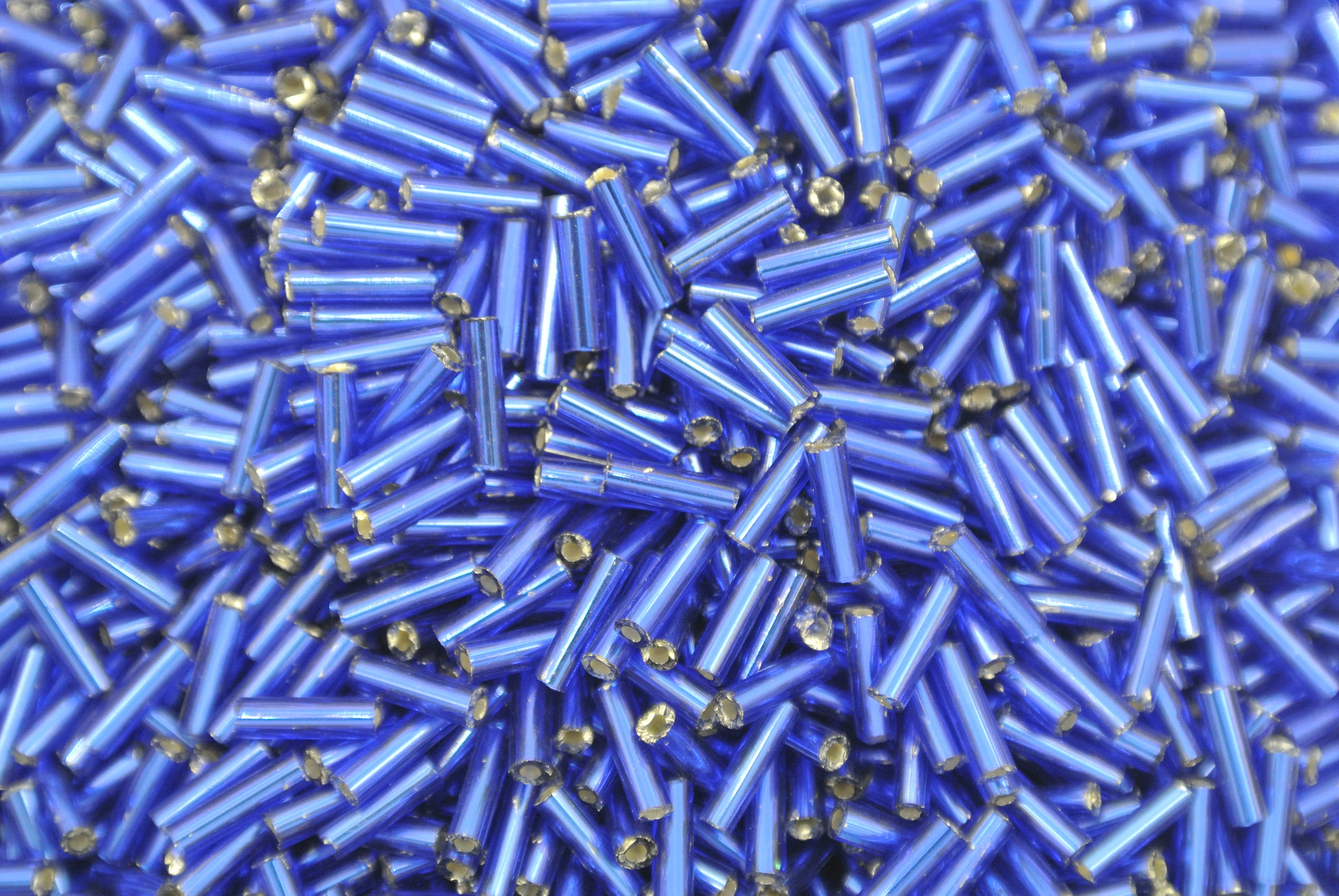 Buggle Beeads 3"sizes #28 Royal Blue 1Pound